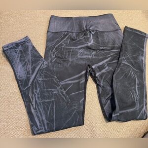 Lululemon High-Rise Diamond Dye Pitch Grey Graphite leggings in size 6